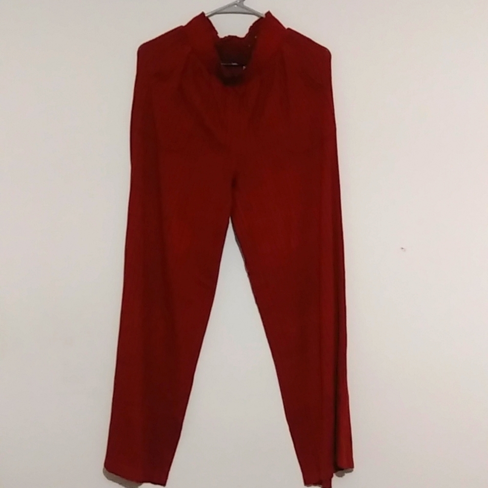 Ladies flowy lounge pant.